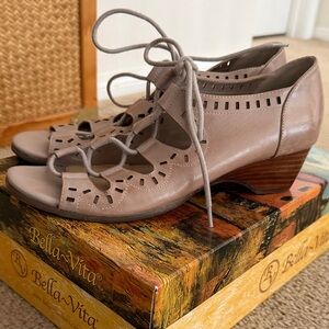 Bella Vita Women's Taupe Lace-Up Sandals